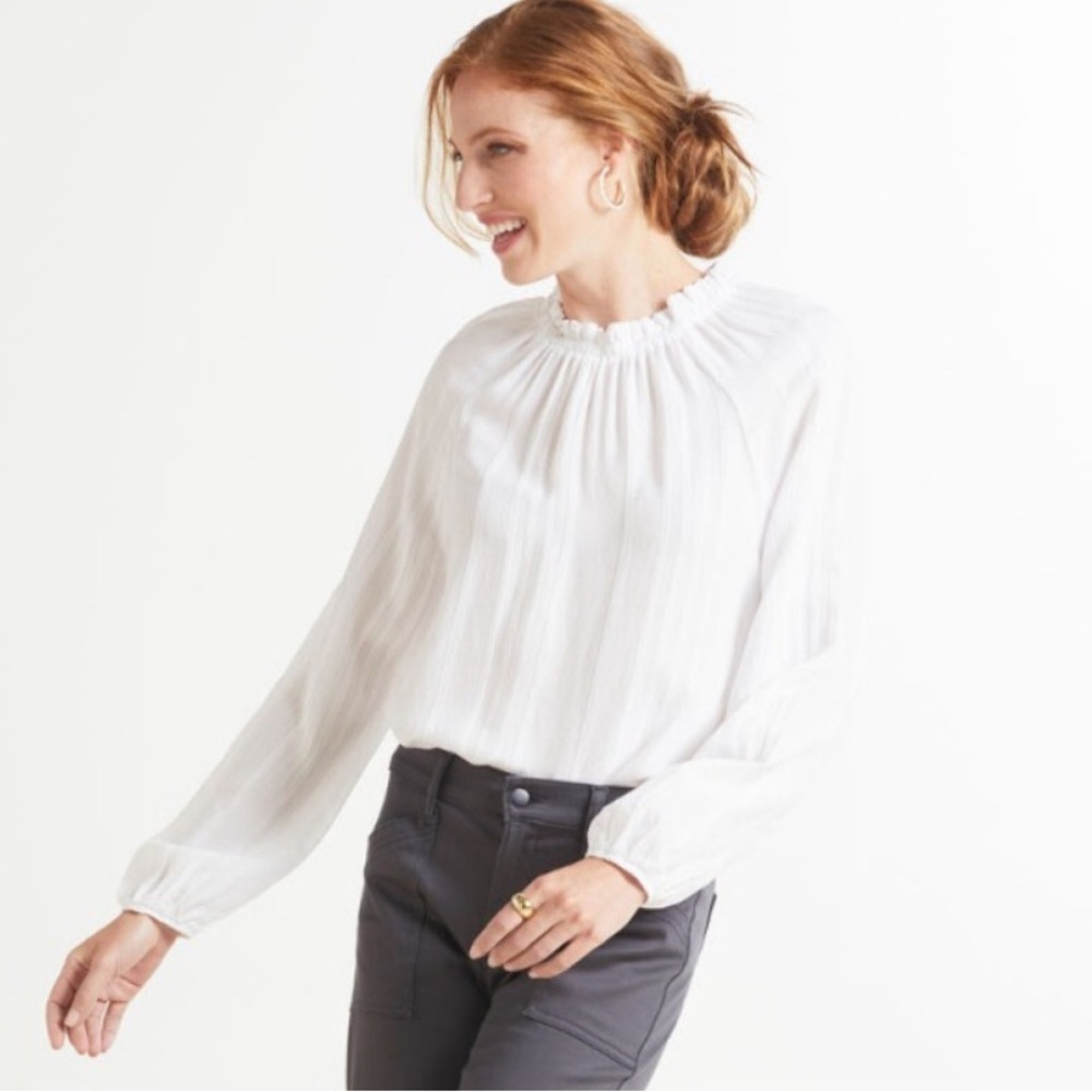 Cloth & Stone Textured Shirred Neck Top from Evereve - Picture 3 of 7